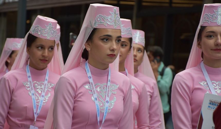 Trabzon'da 4. Uluslararası Horon ve Müzik Festivali başladı