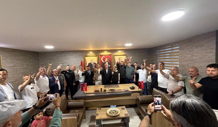 10 YILDIR İLÇE BAŞKANIYDI, DEVİR TESLİM YAPILDI