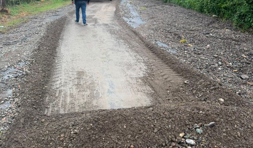 KÖY YOLU KULLANILAMAZ HALE GELDİ