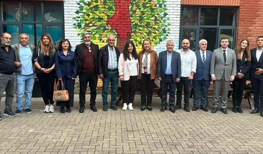 Semra Dinçer Londra'da CHP İngiltere Birliği üyeleriyle buluştu