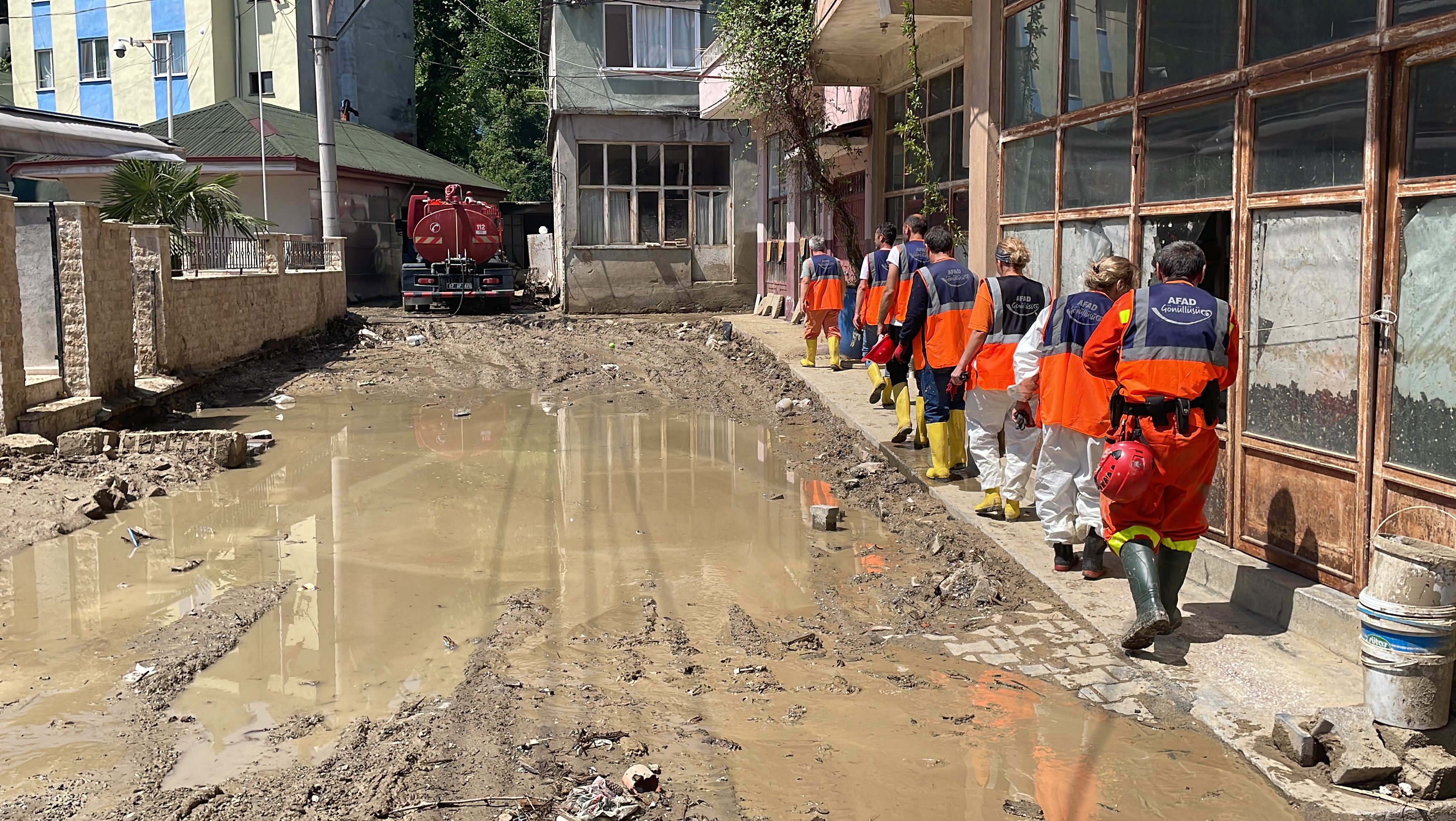 AA-20230713-31668533-31668525-AFAD_GONULLULERI_ZONGULDAKTA_SELIN_YARALARINI_SARIYOR