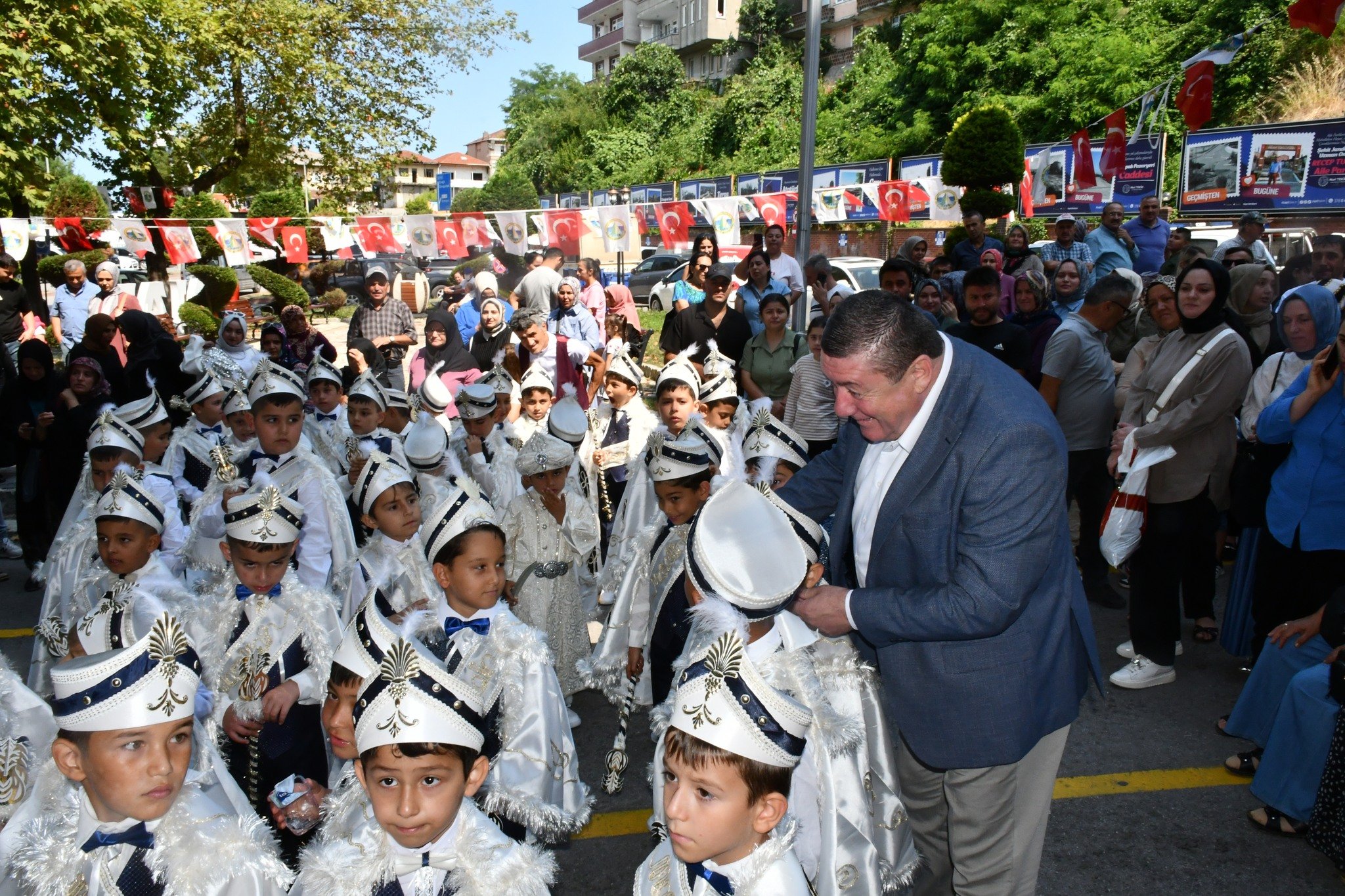 517617976 2551037171910733 2624571143955581768 N