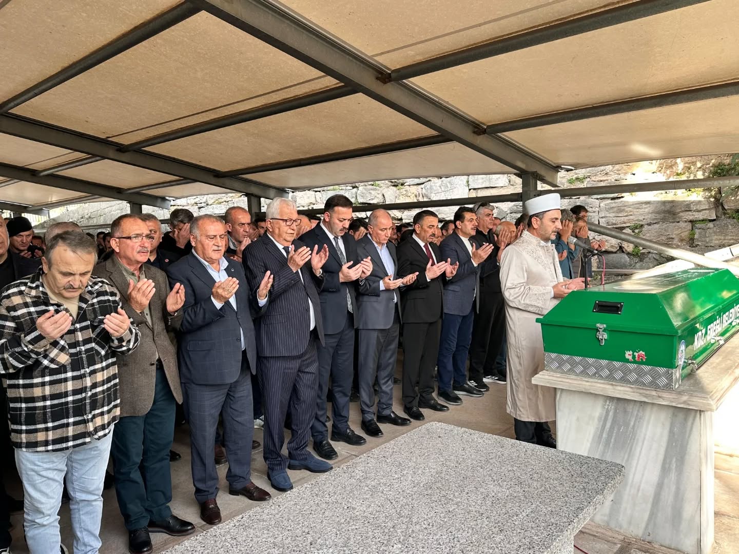 572388611 17897438970340384 5887473802004098665 N