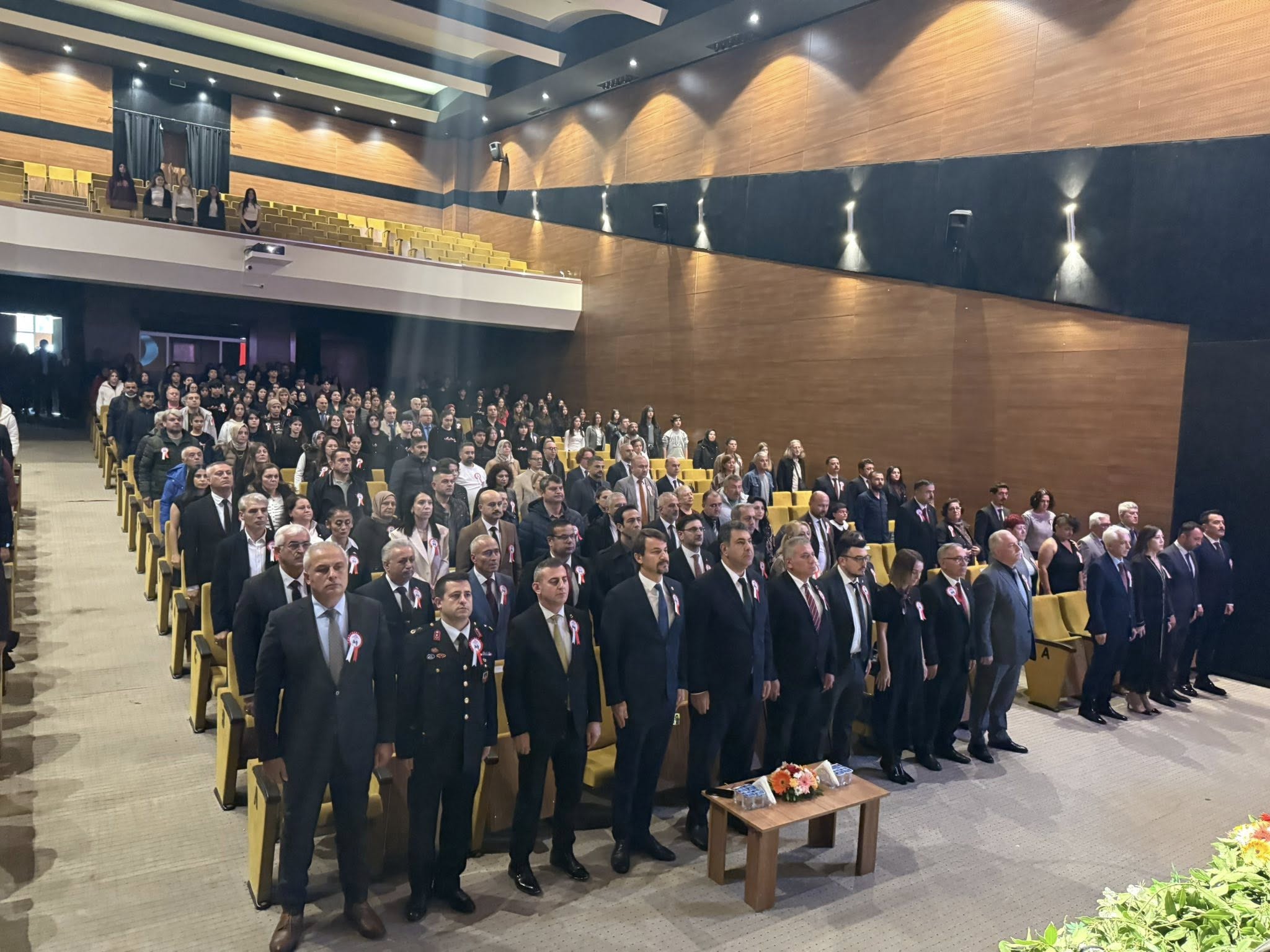 Ö Ğ R E T M E N L E R G Ü N Ü