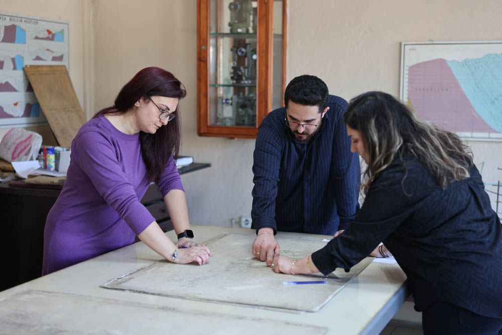 A A 20251203 39876950 39876948 K O M U R K E N T I N I N K A D I N M U H E N D I S L E R I Y E R A L T I N I N Z O R L U K O S U L L A R I N D A C A L I S I Y O R