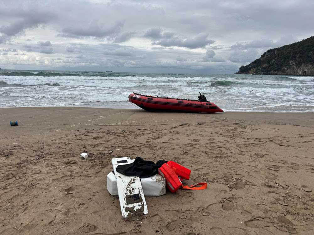 A A 20251208 39922635 39922634 B A R T I N D A S I S M E B O T U N A L A B O R A O L M A S I S O N U C U D E N I Z E D U S E N 2 K I S I K U R T A R I L D I