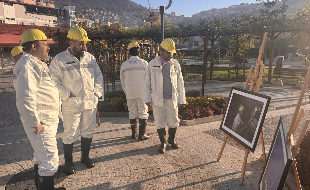 A A 20251215 39983454 39983452 M A D E N C I L E R I N K A R A E L M A S M E S A I S I F O T O G R A F K A R E L E R I N D E O L U M S U Z L E S I Y O R