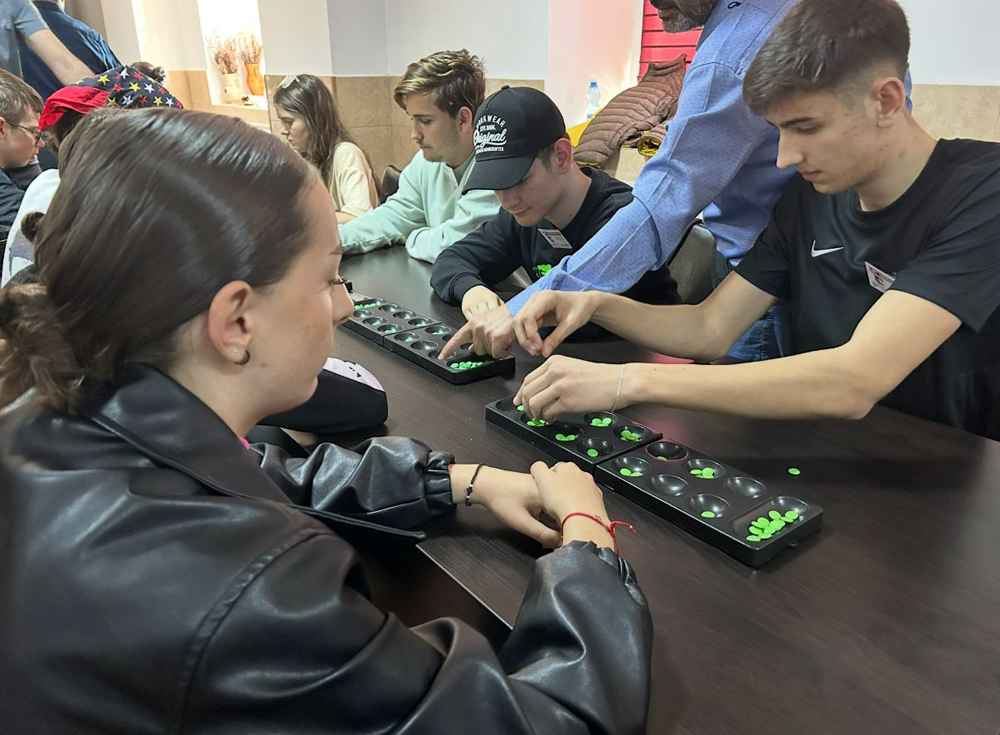 A A 20251222 40045774 40045773 T U R K O G R E N C I L E R Y A B A N C I A K R A N L A R I Y L A G E L E N E K S E L M A S A O Y U N L A R I N I D I J I T A L O R T A M A T A S I D I