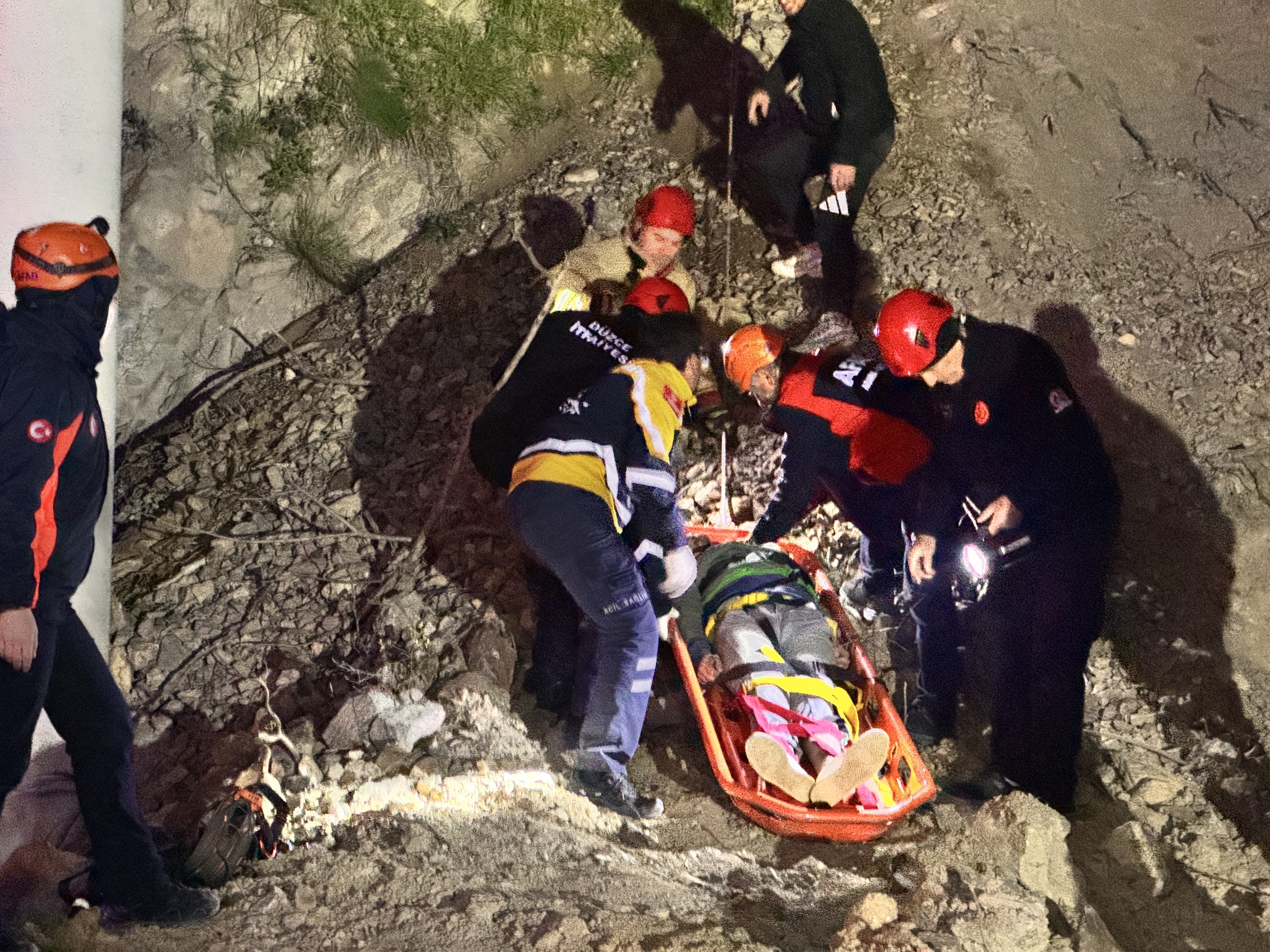 A A 20260428 41228346 41228342 D U Z C E D E Y A M A C T A M A H S U R K A L A N 3 K I S I K U R T A R I L D I