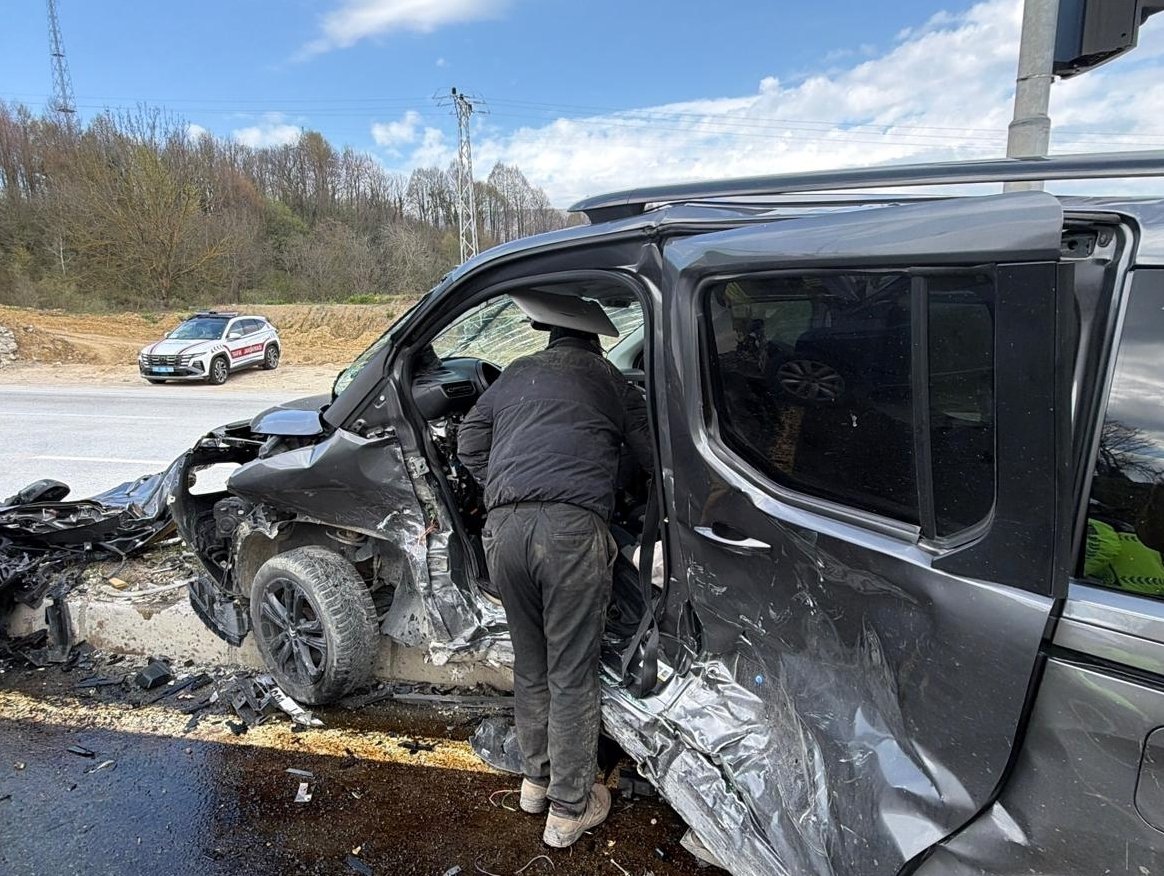 FECİ KAZADA HAYATINI KAYBETTİ!