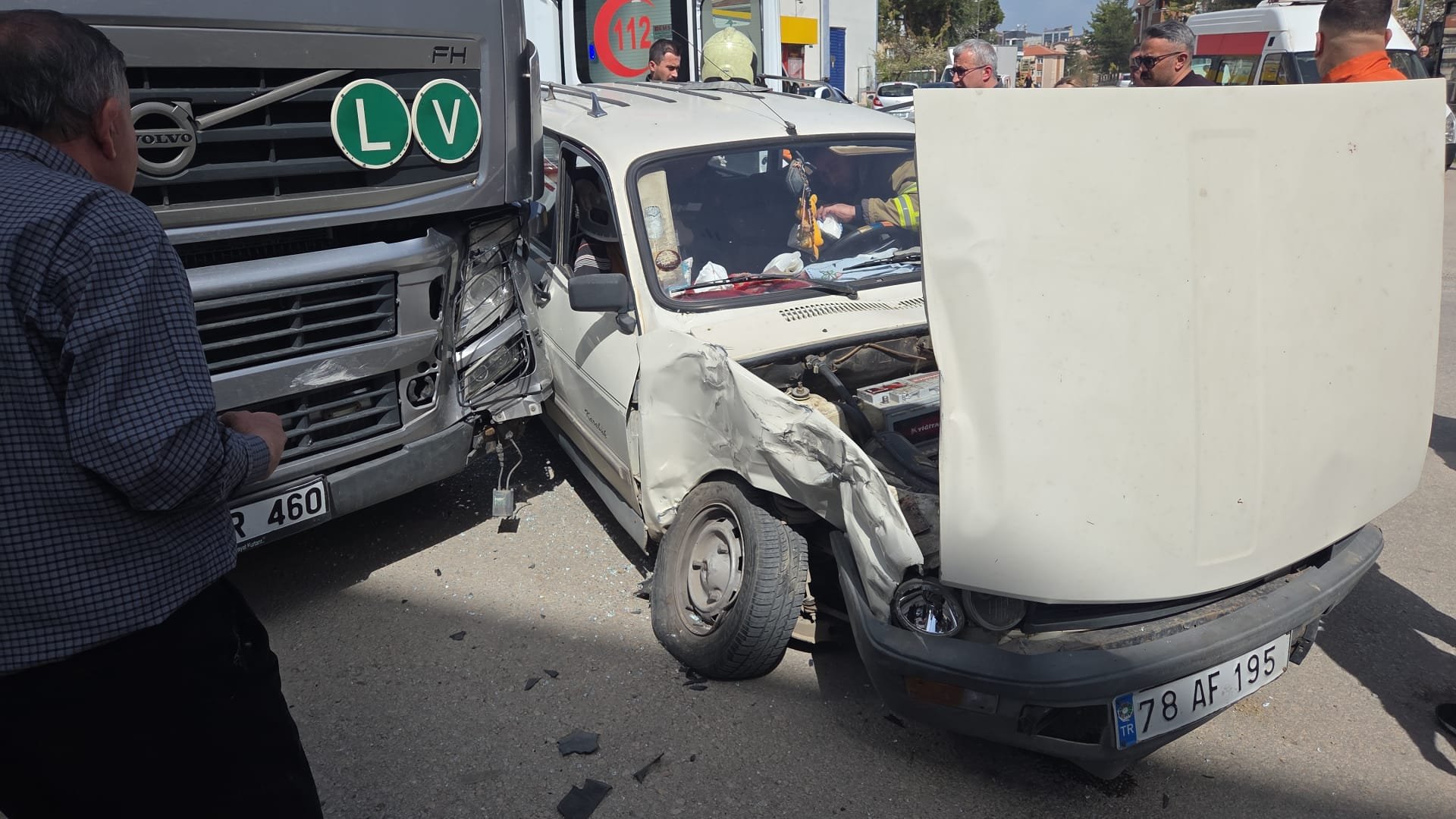 Karabük'te tırla çarpışan otomobilin sürücüsü yaralandı