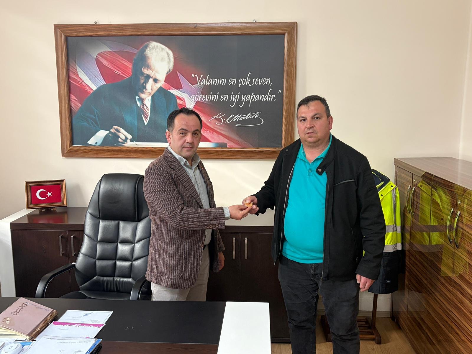 Kastamonu'da Belediye Işçisinin Bulduğu 17,5 Gram Altın Sahibine Teslim Edildi