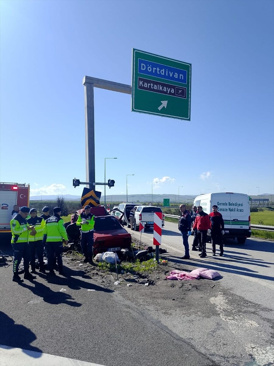 Bolu'da Beton Direğe Çarpan Otomobildeki Karı Koca Öldü, Kız Çocuğu Ağır Yaralandı