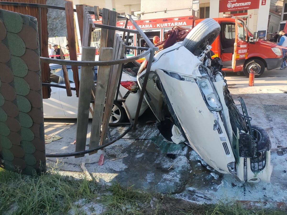 EREĞLİ YOLUNDA OTOMOBİL TAKLA ATTI: 6 YARALI