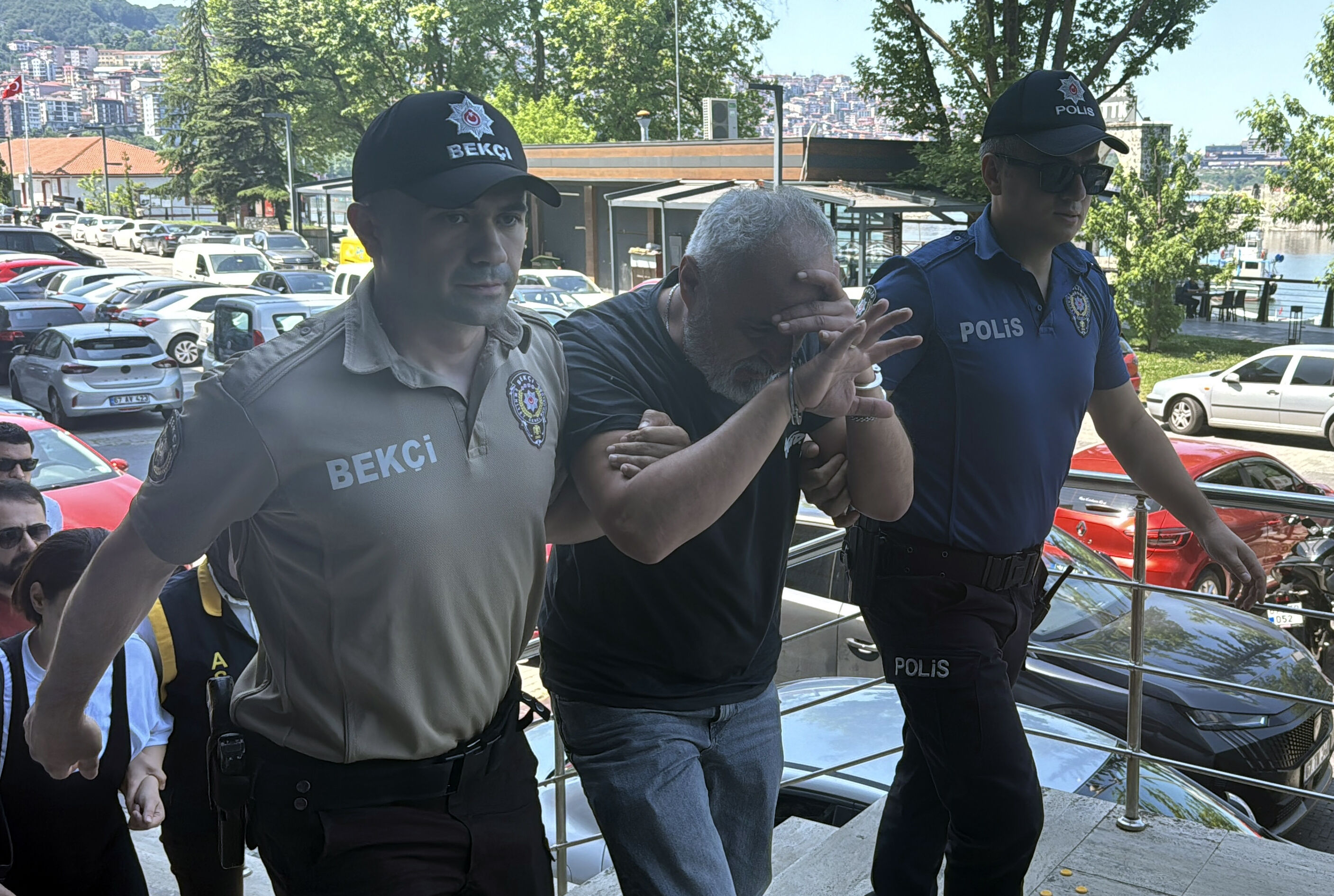 Zonguldak'ta 'Evlilik Vaadiyle' Dolandırıcılık Yaptıkları Iddiasıyla 2 Şüpheli Yakalandı
