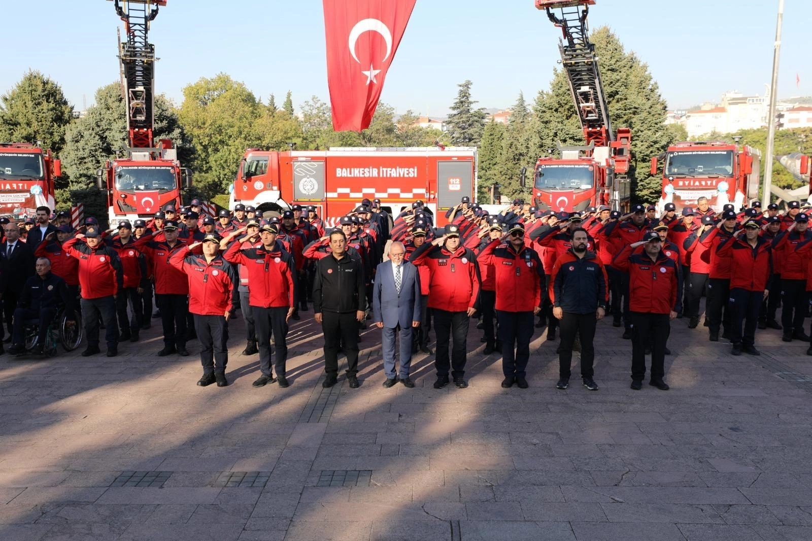 Balıkesir'de kahraman itfaiyecilere anlamlı jest