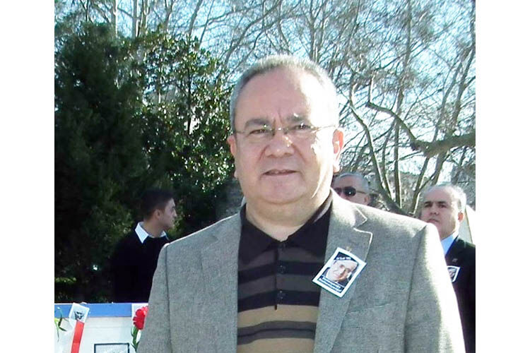 ÖZKÖK, GÖKTEN ÜÇ ELMA ATTI