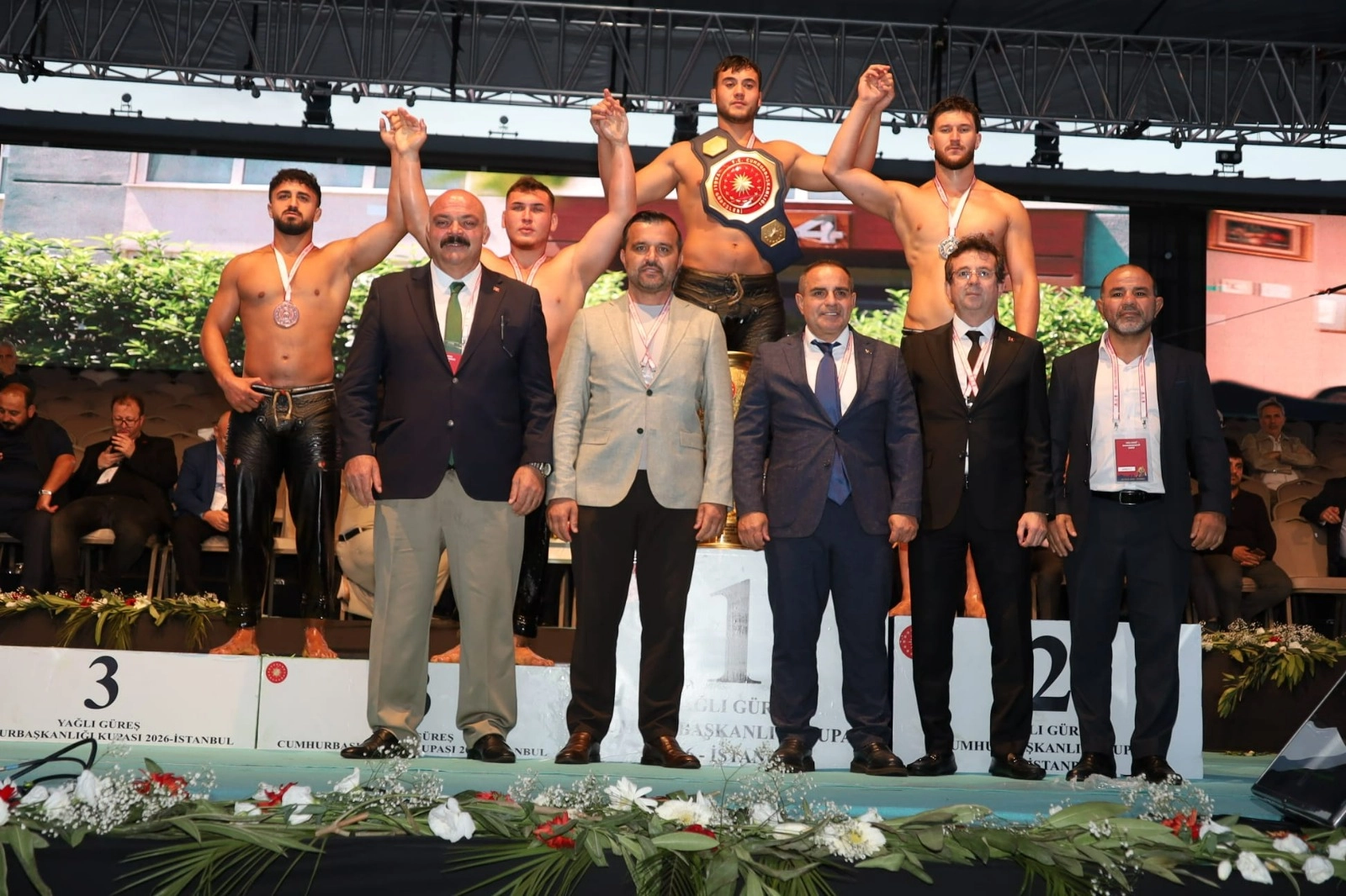 Bursa Büyükşehir güreşçisinden Cumhurbaşkanlığı Kupası'nda üçüncülük başarısı