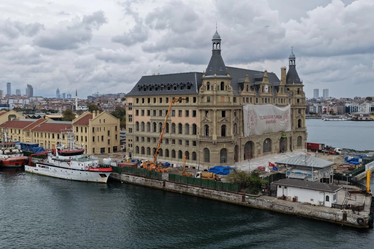Haydarpaşa Garı'nın temelinde kritik bulgu! Ahşap kazıkların yüzde 80'i yok olmuş