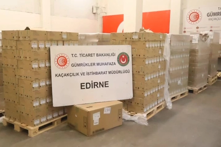Kapıkule'de kaçakçılığa darbe! TIR'dan 80 bin adet kaçak serum ve infüzyon seti çıktı