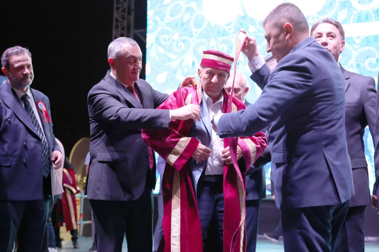 KAYSO'nun Yılın Ahisi Mustafa Suat Köylüoğlu kaftan giydi