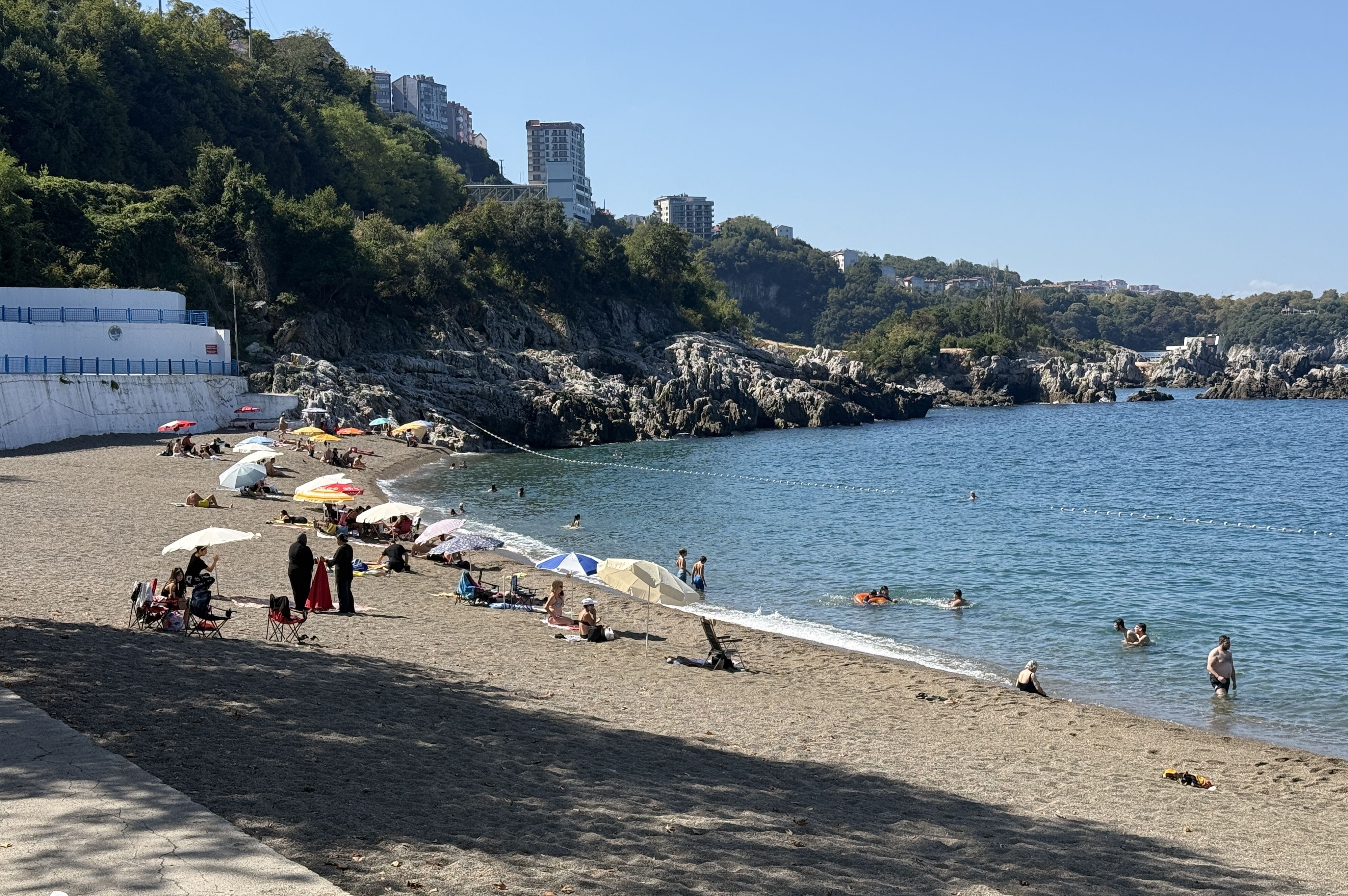 Plaj Deniz Sahil Uzerine Yeniden Acildi