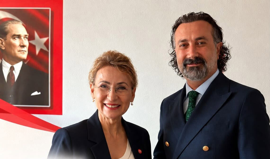 YENİ PARTİ'DE DEVİR TESLİM TÖRENİ