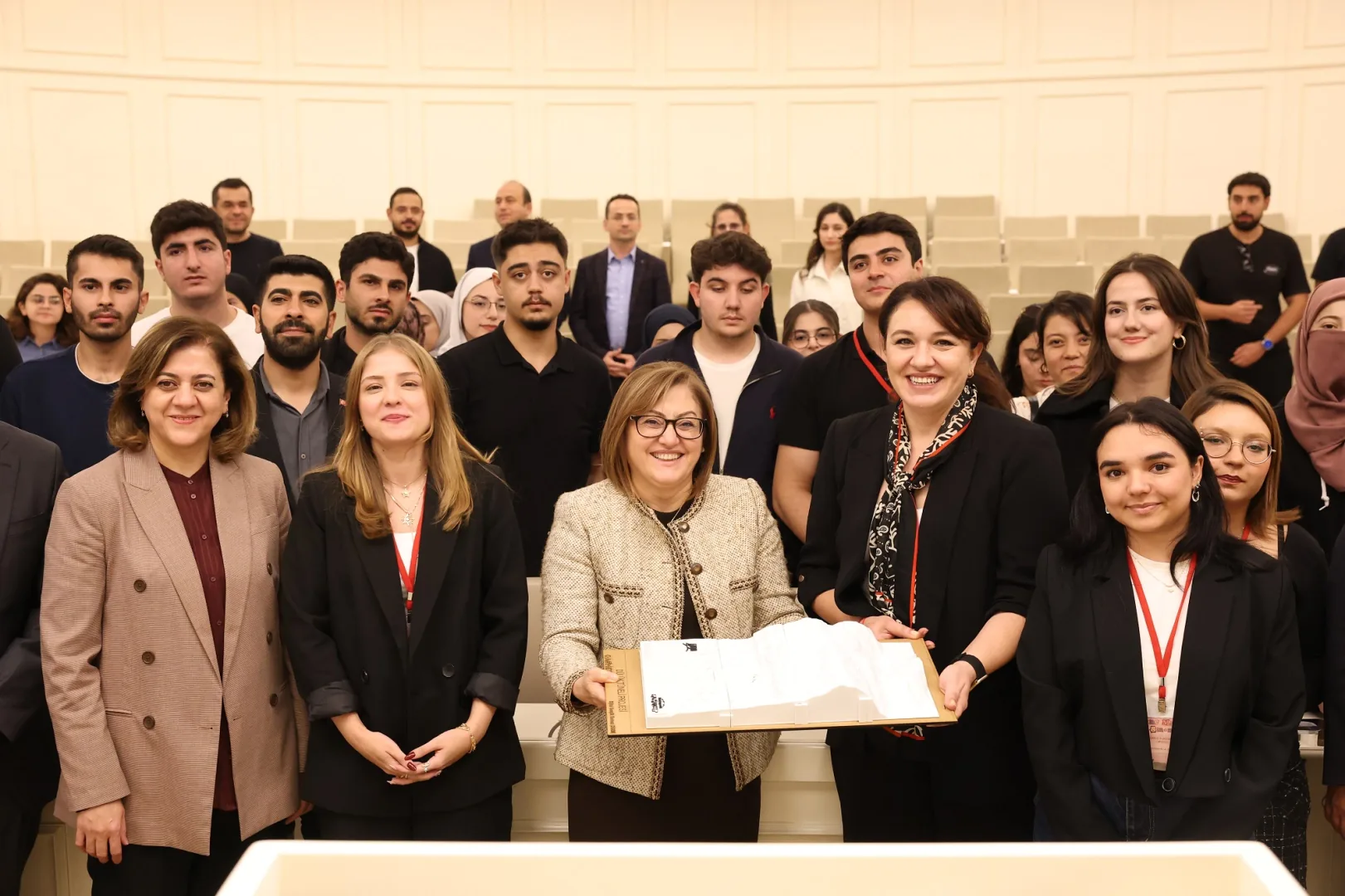 Başkan Şahin'den mimar adaylarına: Kendinizi dünyaya hazırlayın