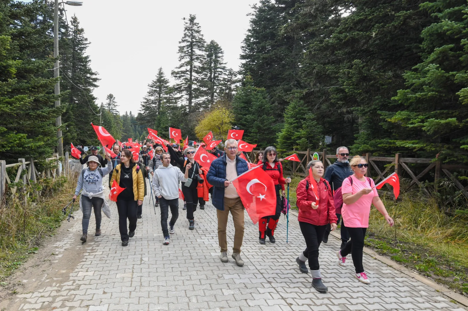 Cumhuriyet coşkusu Uludağ'ın zirvesinde yaşandı