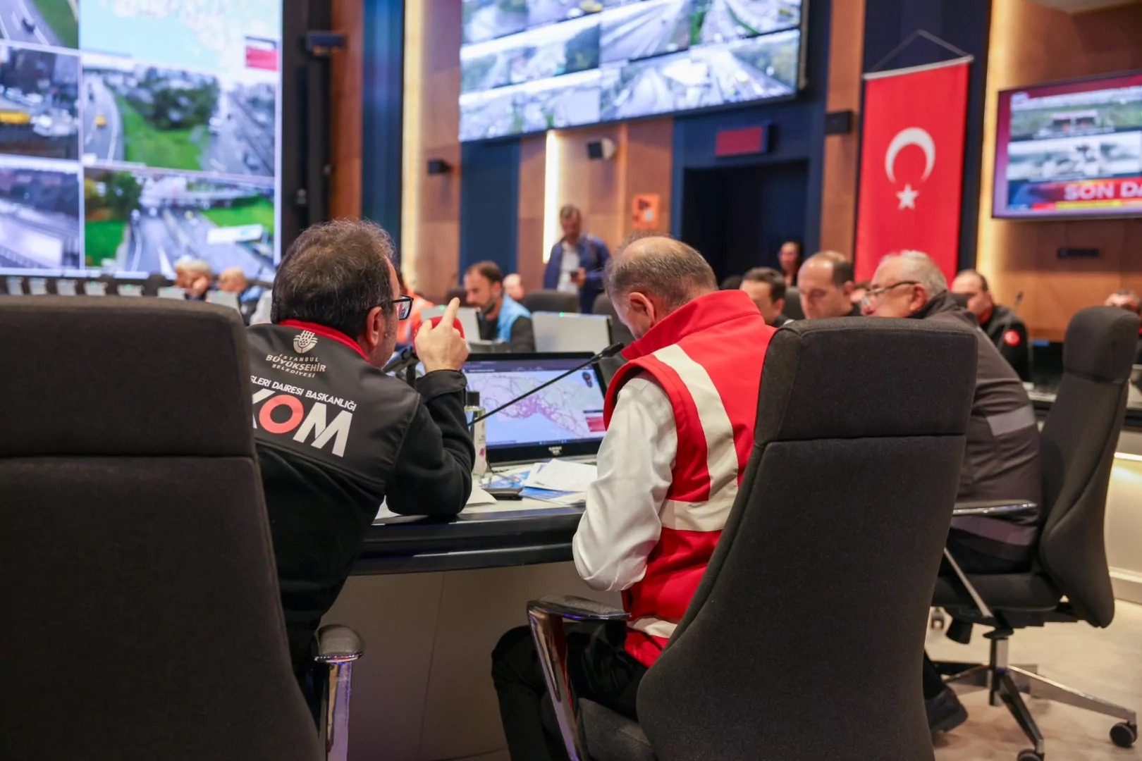 İstanbul'da hasar tespit başladı... AFAD'ın uyarılarına dikkat!
