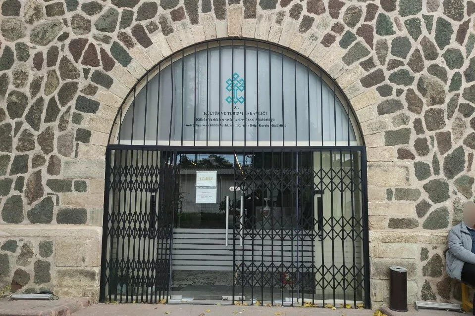 İzmir'de 2 bin yıllık Zeus heykel başı ele geçirildi