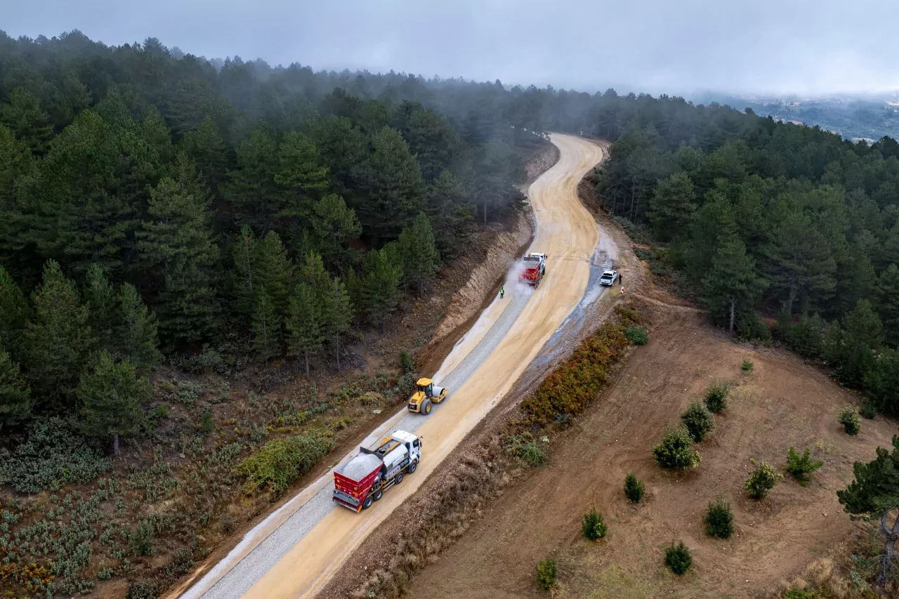 Manisa Demirci Söğütçük'te 11 kilometrelik yol için çalışma başladı
